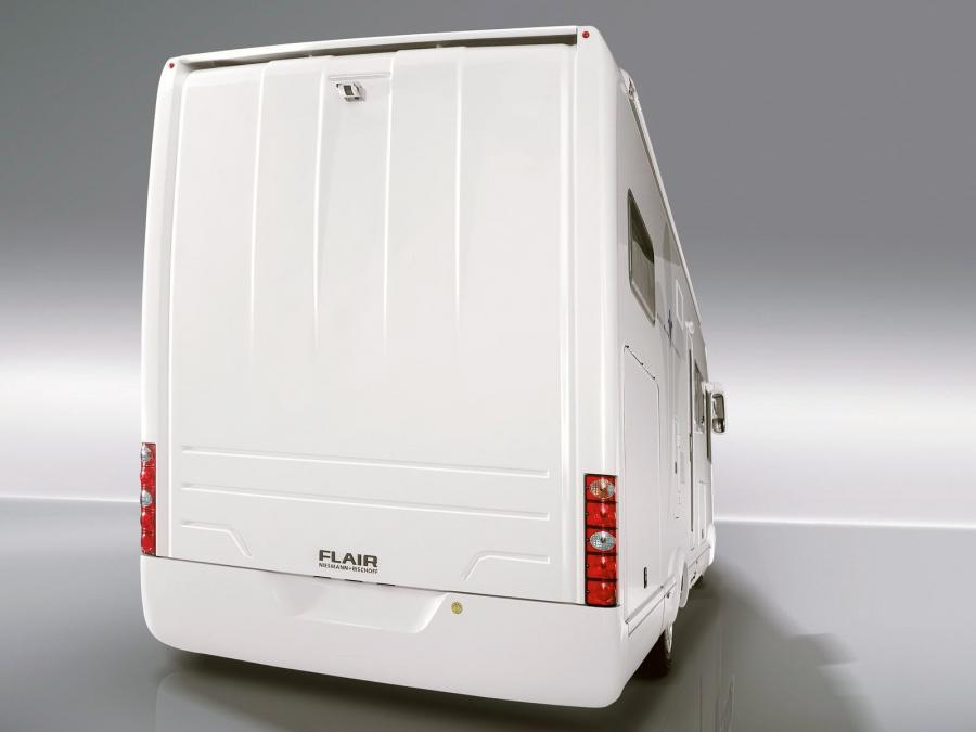  Niesmann + Bischoff Flair 2009 года  (фото 9 из 16)